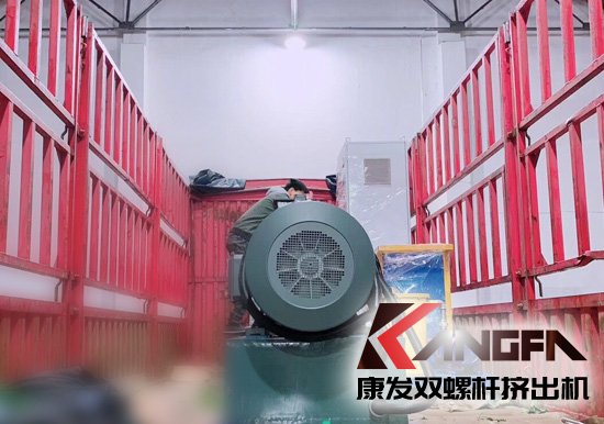 發(fā)貨速遞|公司新一批雙螺桿擠出機設備細心打包、裝車進行發(fā)貨 