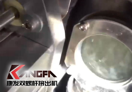 水下造粒機(jī)切粒視頻水中造粒機(jī)康發(fā)75機(jī)雙螺桿造粒機(jī)實(shí)拍！水下切|水下切粒|共混智造|塑料