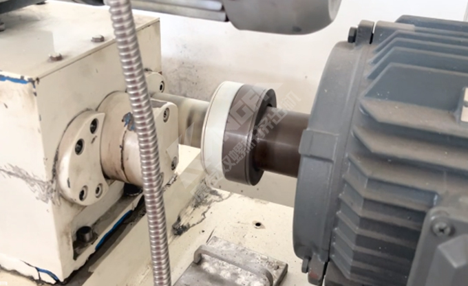 康發(fā)雙螺桿造粒機小型試驗機又開始轉(zhuǎn)動啦！